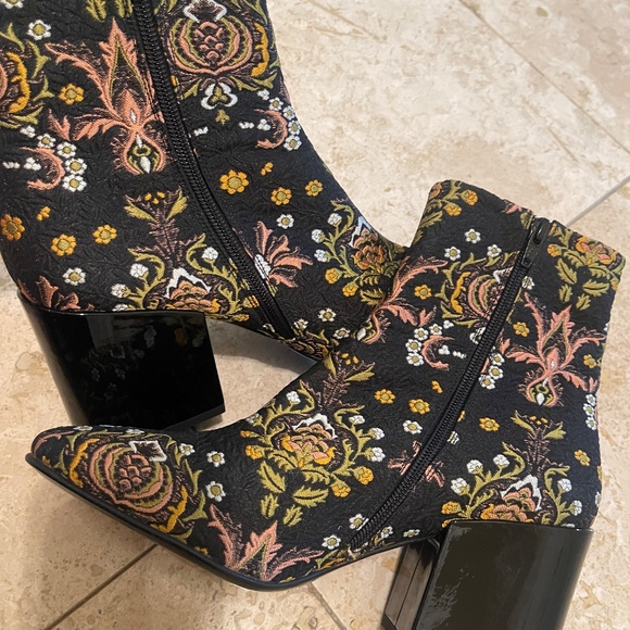 NWOT STUNNING floral brocade boots by Dries Van Noten! - Picture 9 of 10